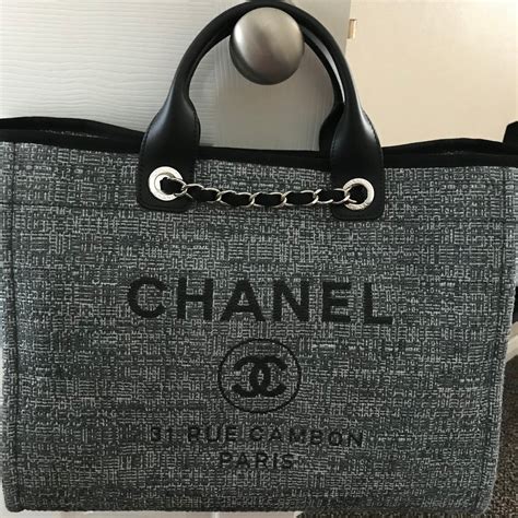 deauville chanel tote bag|Chanel deauville bag price.